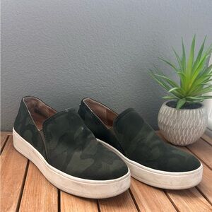 Steve Madden Zayna camo Slip-On Sneakers